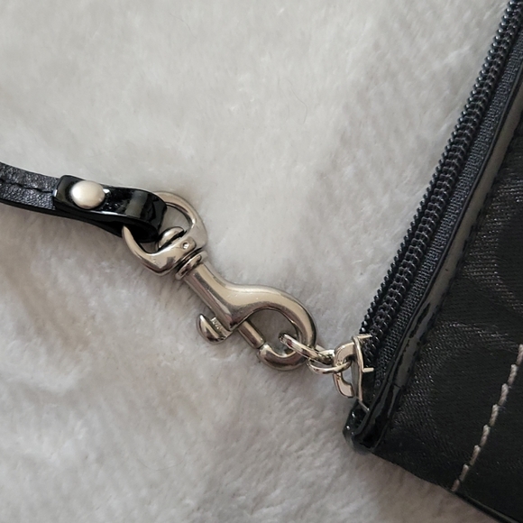 Authentic Coach wristlet - Picture 3 of 4